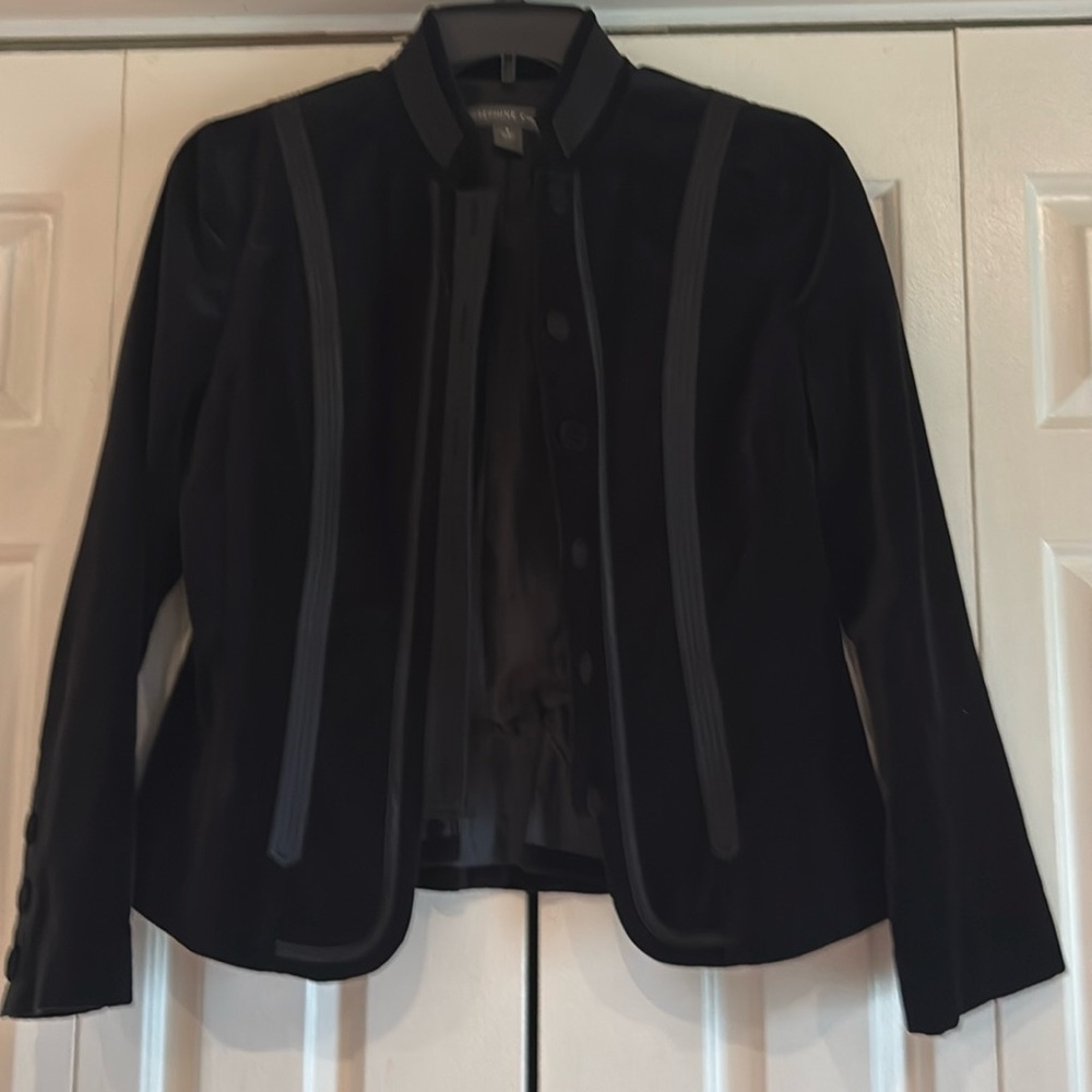 Black velvet woman’s tuxedo blazer